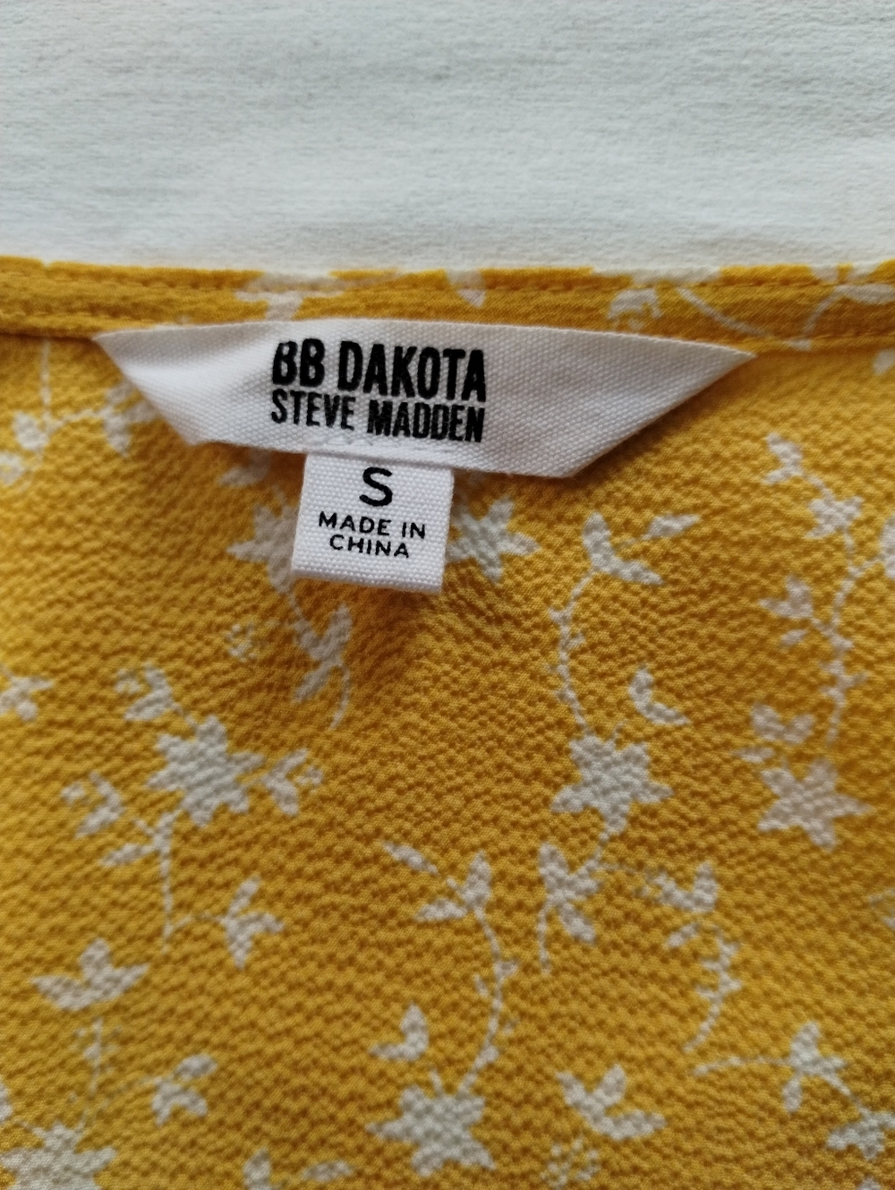 Women's Yellow Floral V-Neck Button Front Top - Picture 11 of 12
